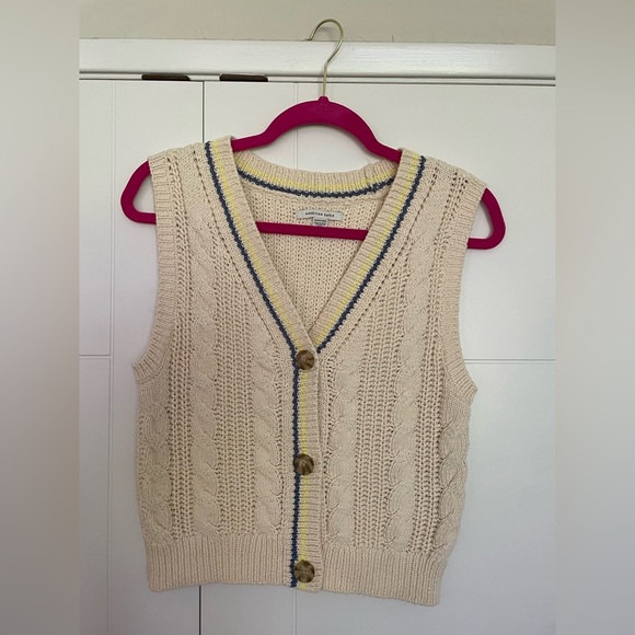 Beautiful sweater vest cardigan perfect for back to school. Worn once, in EUC - Picture 2 of 5